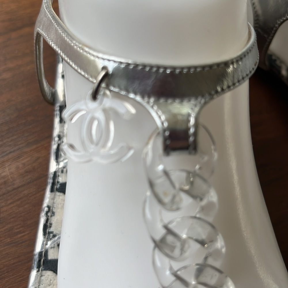 Chanel NEW - Picture 2 of 6